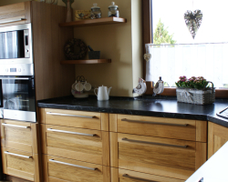 kuchyňská linka z dubového masivu
