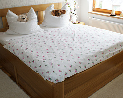 masivní dubová manželská postel